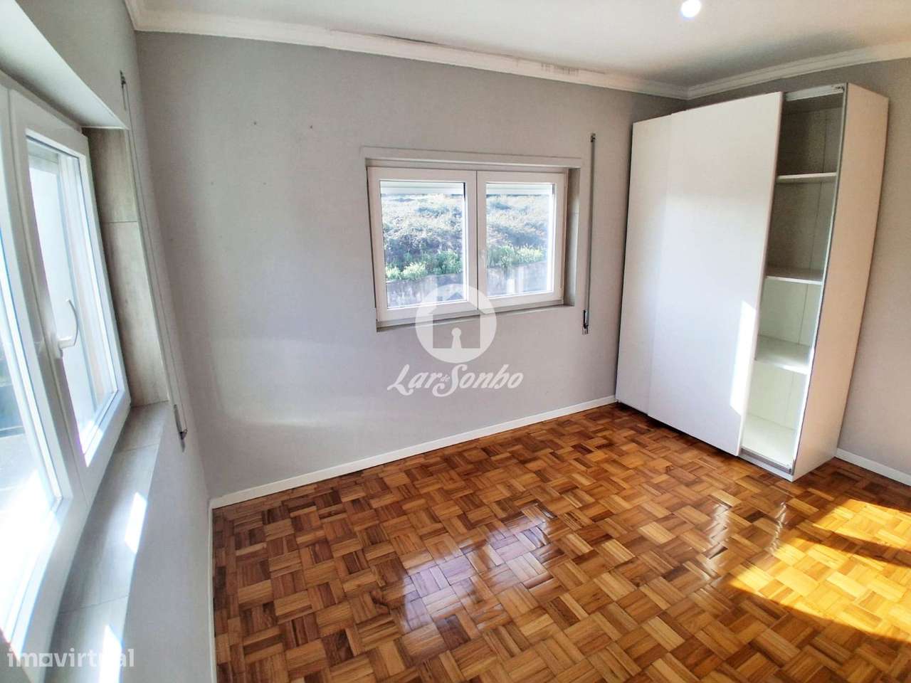 Andar moradia T3 totalmente renovado, com três frentes e excelente ...-10