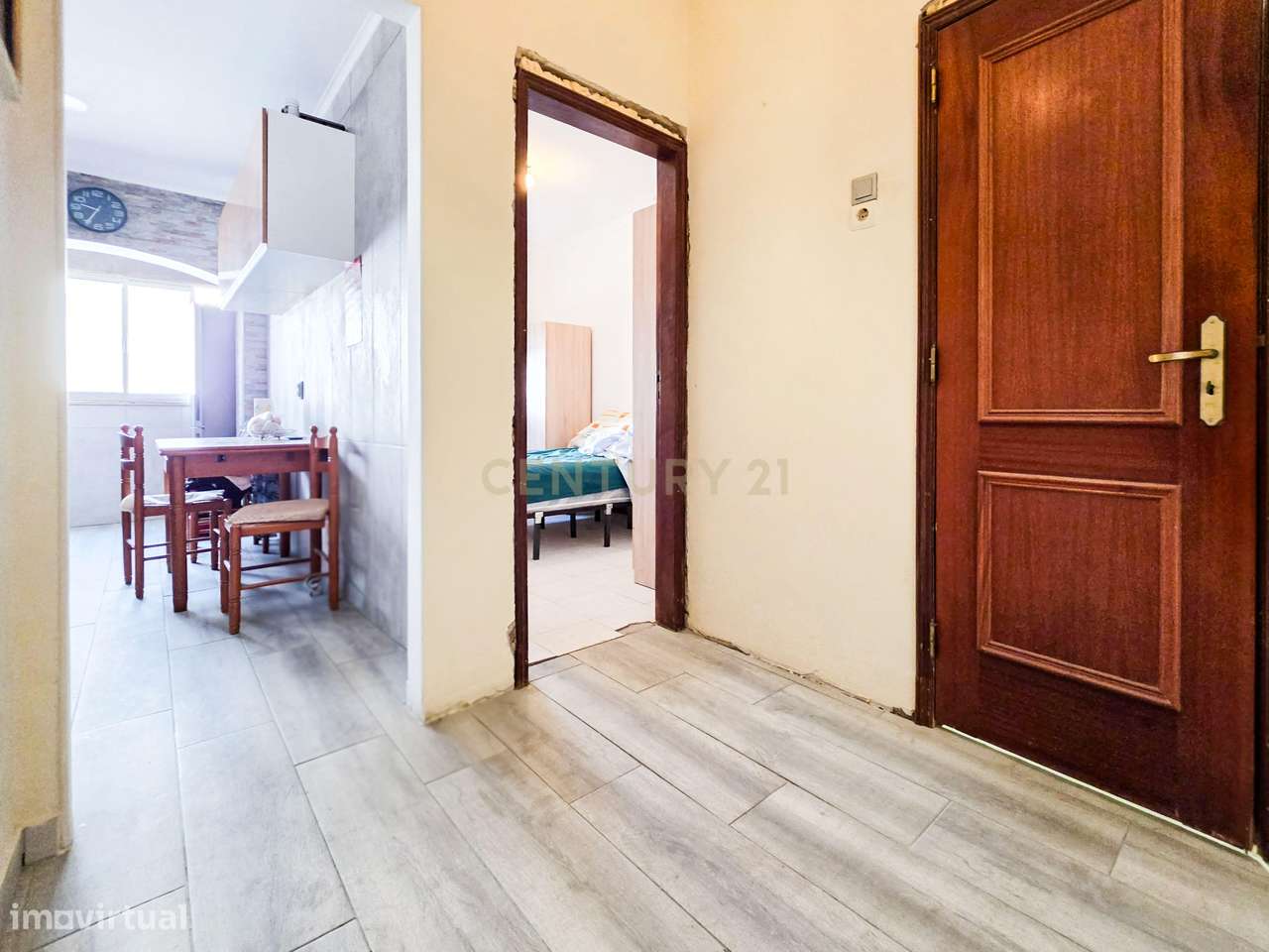 Apartamento T1 com Varanda em Localização Central-23