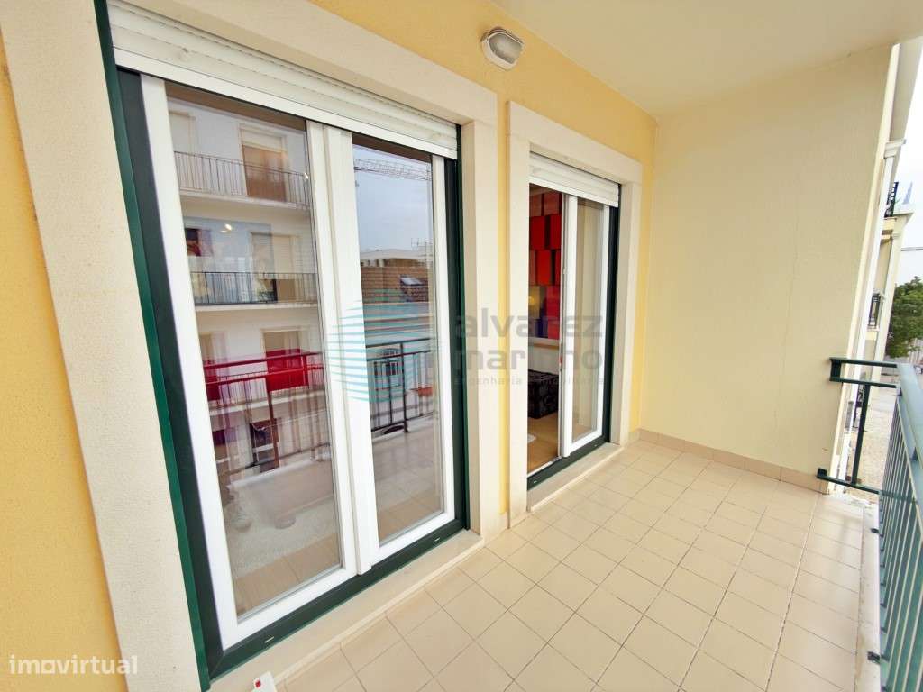 Apartamento T5, com 3 varandas, 2 lugares de estacionamento e Arrec...-28