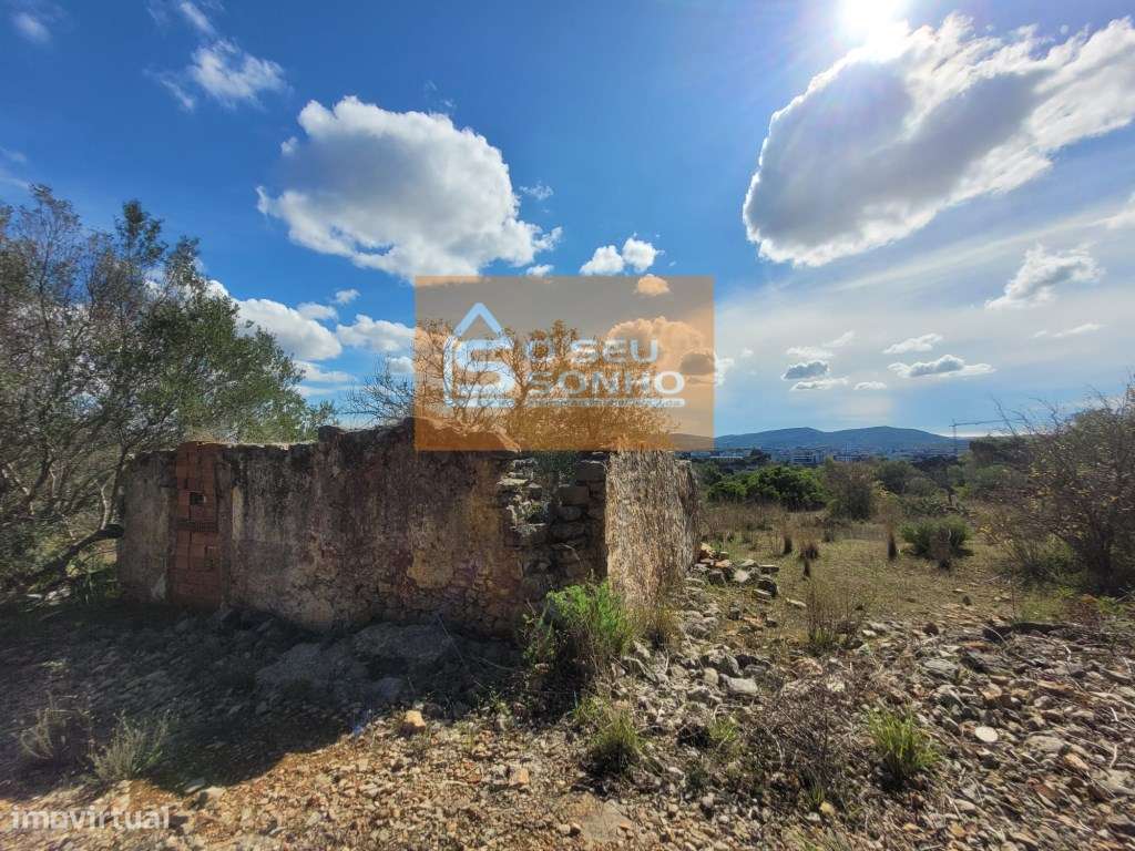 Terreno Urbano com Ruína - Grande imagem: 2/22