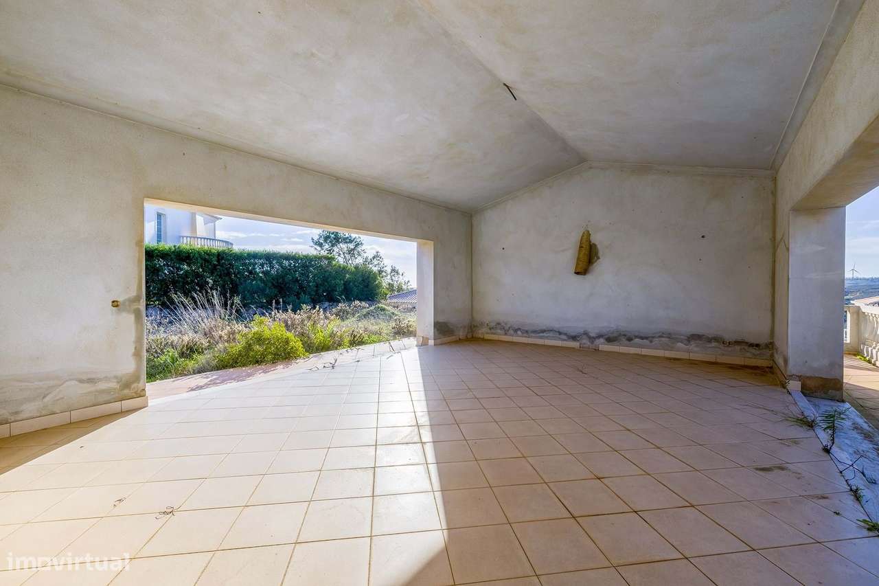 MORADIA INACABADA COM VISTA PANORÂMICA NUM PRESTIGIADO RESORT DE GOLFE - Grande imagem: 5/32