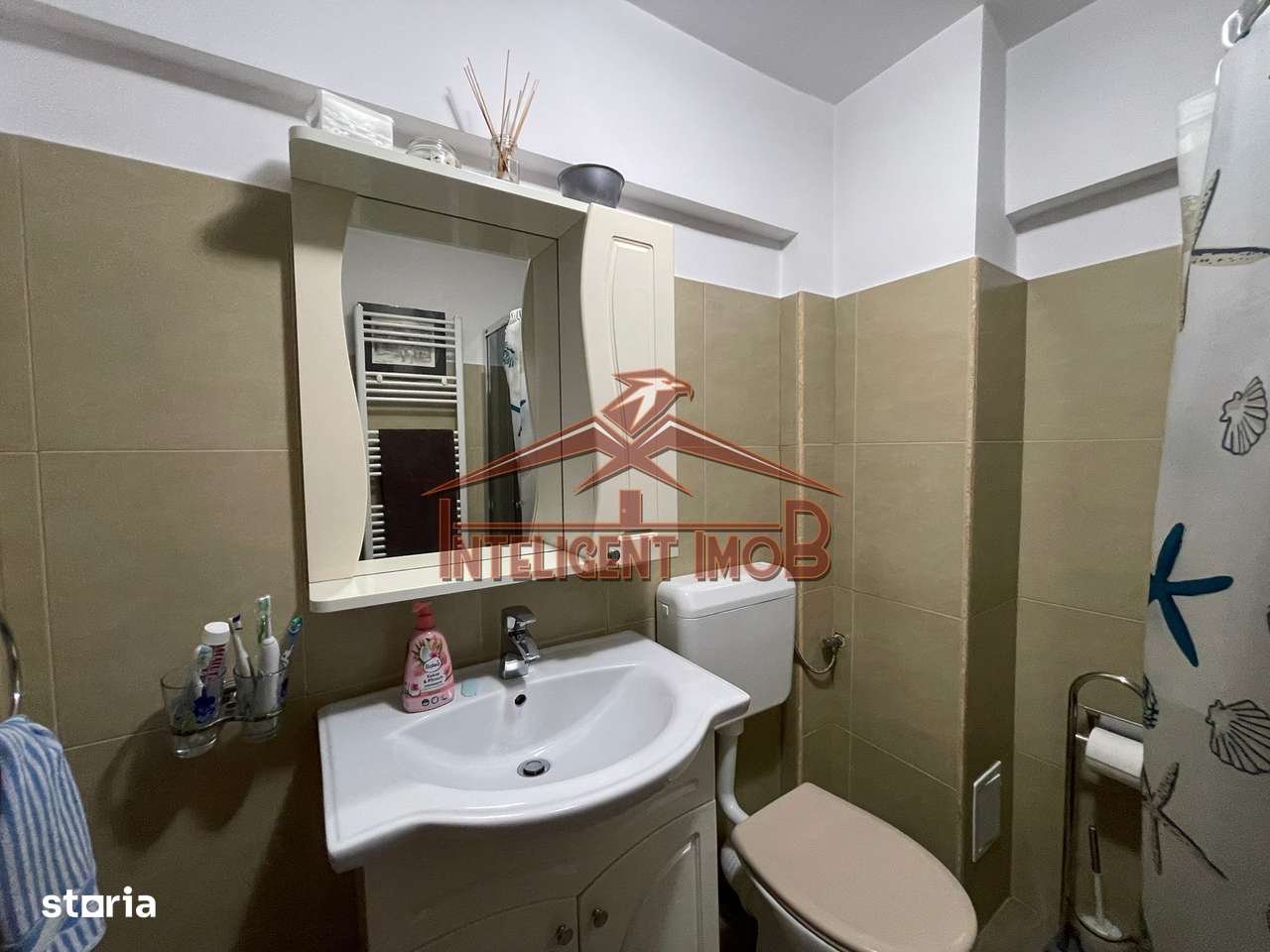 Apartament Spațios 120mp, cu 4 Camere, 2 Băi și 3 Balcoane în Făgăraș-12