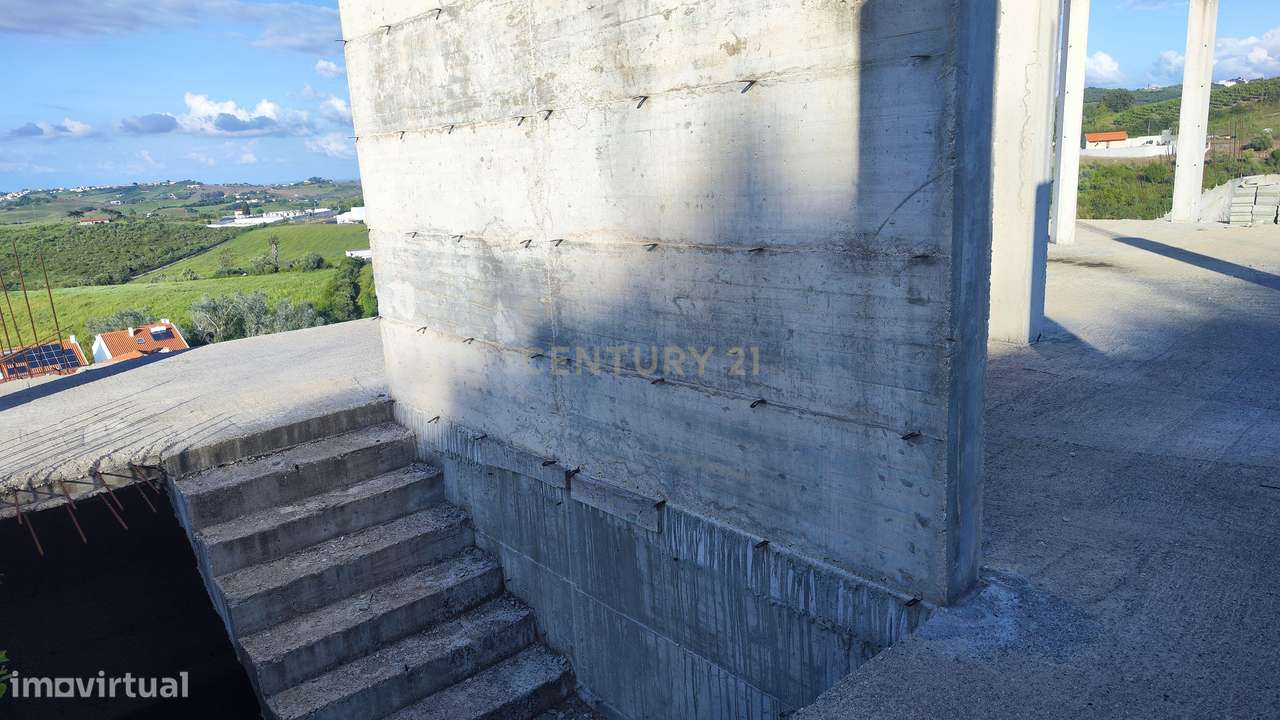 Terreno Exclusivo com Vista Panorâmica Permanente sobre Arruda dos Vin-12