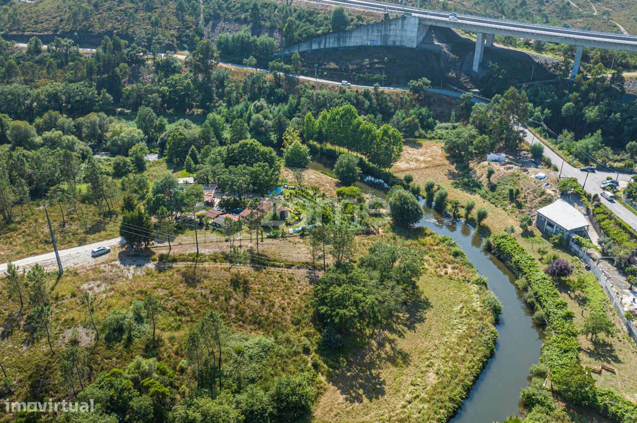 Terreno Rústico com Frente para o Rio Sousa em Paredes! - Grande imagem: 2/19