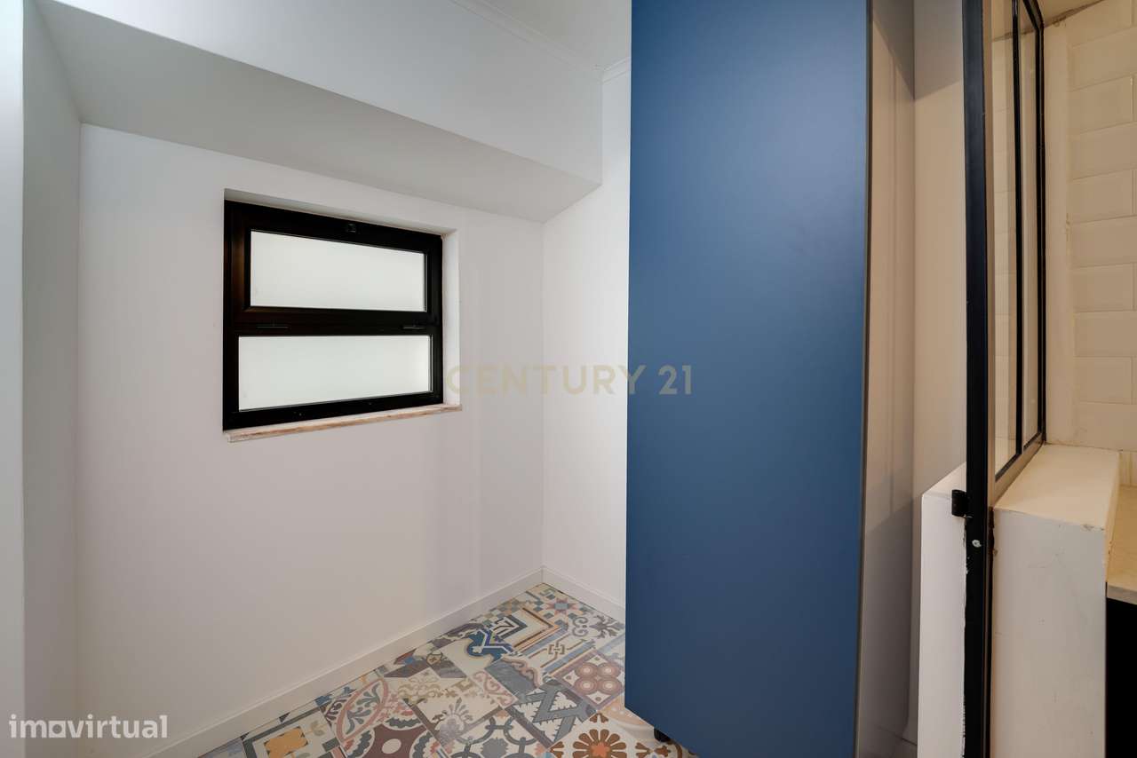 Prédio c/ 2 apartamentos (T1 e T2) com Pátio e Terraço - Centro Histór-32