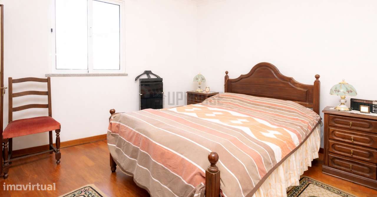 Moradia T2+1 em São Salvador - Espaço, Potencial e Proximidade à Cidad-6