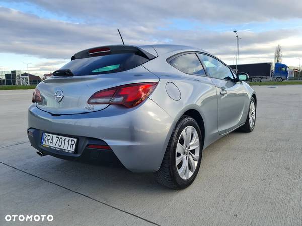 Opel Astra IV GTC 1.4 T Sport S&S - 3