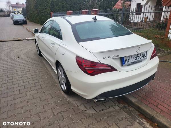 Mercedes-Benz CLA 250 4Matic 7G-DCT UrbanStyle Edition - 11