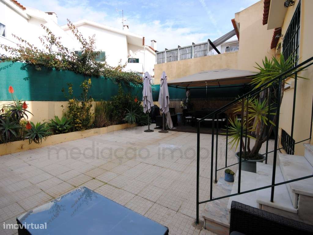 **Oportunidade Única: Moradia T6 à Venda!**-8