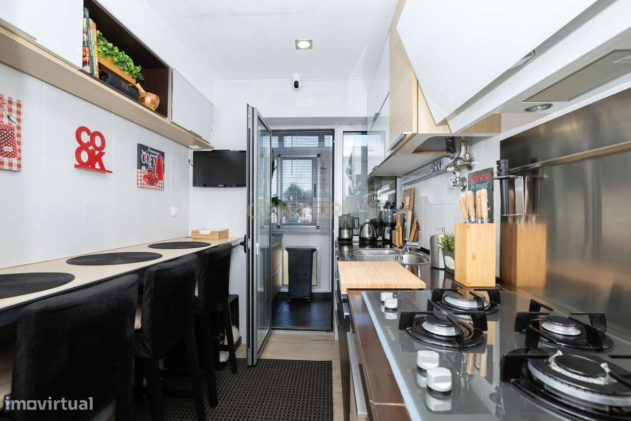 T2 totalmente remodelado em Queluz | Pronto a habitar | Elevador e var-16