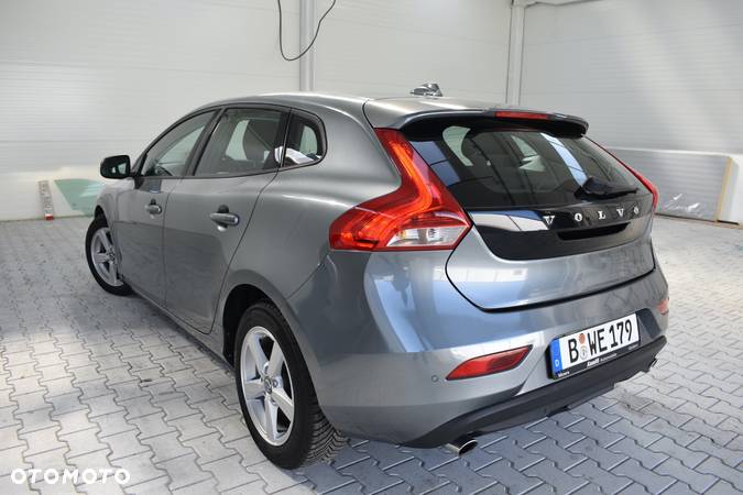 Volvo V40 T2 Momentum - 11