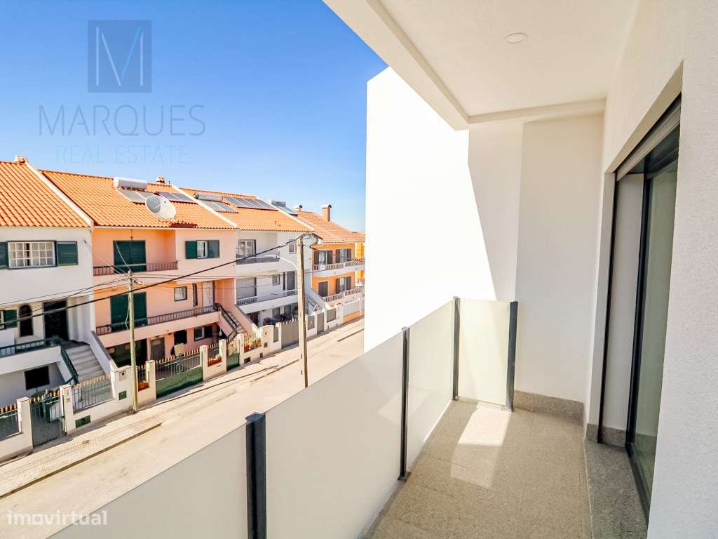 Moradia V2+2 com garagem em Vale de Milhaços - Corroios-19