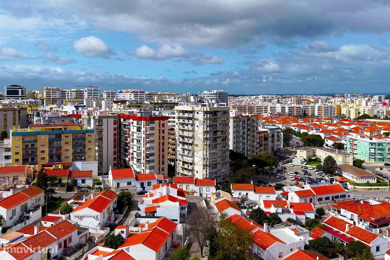 T3 central totalmente remodelado, com 2 casas de banho em Portimão-43