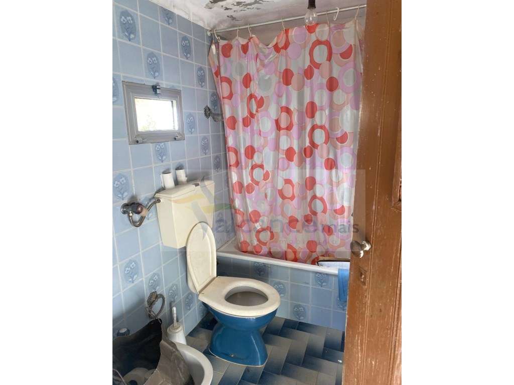 Moradia T3 com Quintal Amplo e Garagem - Oportunidade para Remodela...-12