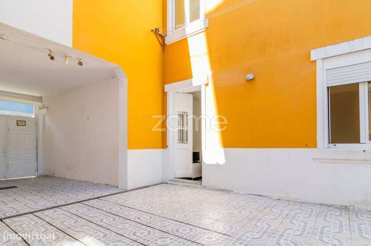 Prédio com 2 frações para investimento à rua da Constituição, Porto... - Grande imagem: 3/40