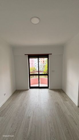 Apartamento T1 totalmente remodelado em Almada-19