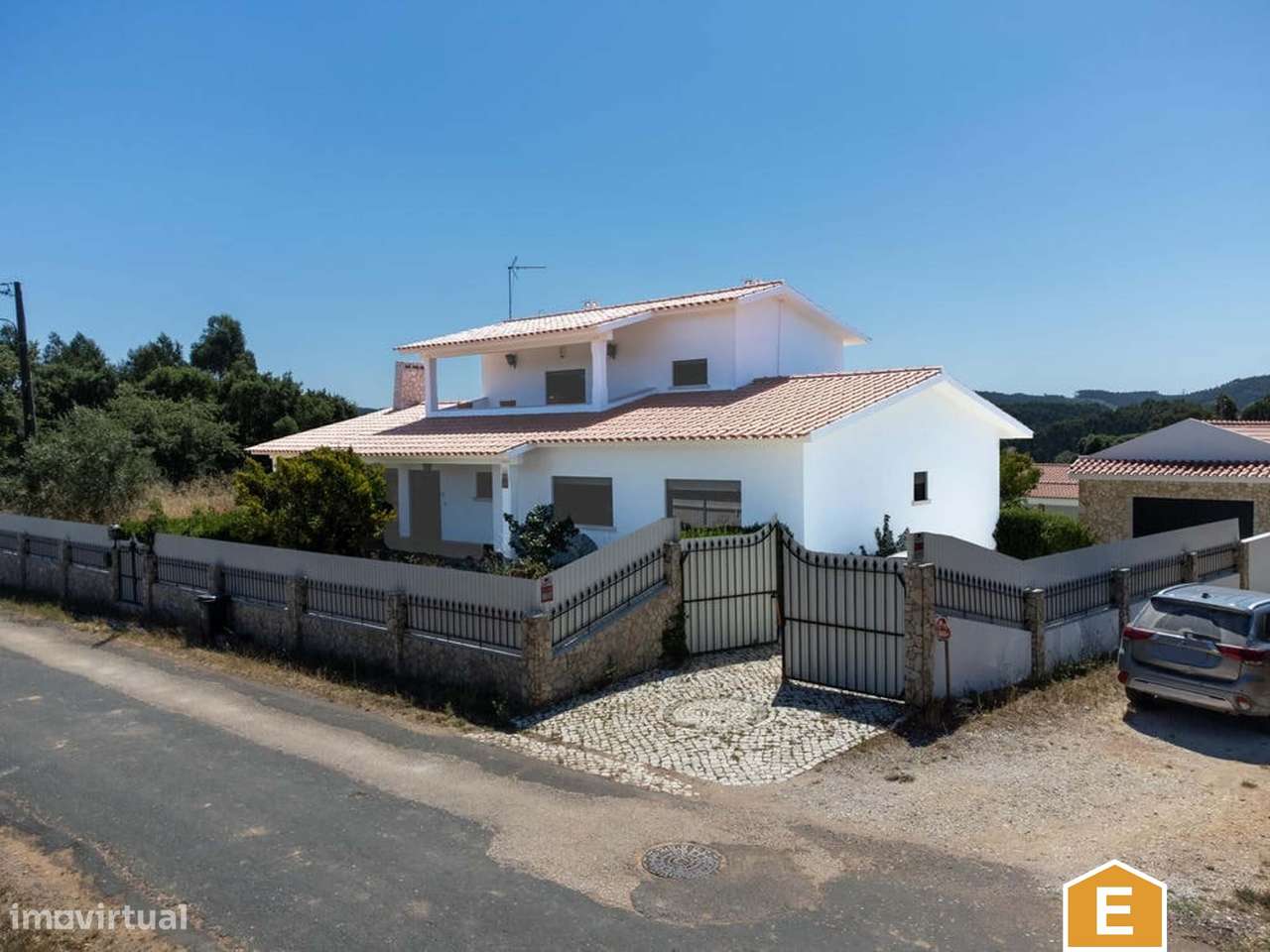 Moradia Individual Com Anexos Piscina Armazens E Terreno Landal