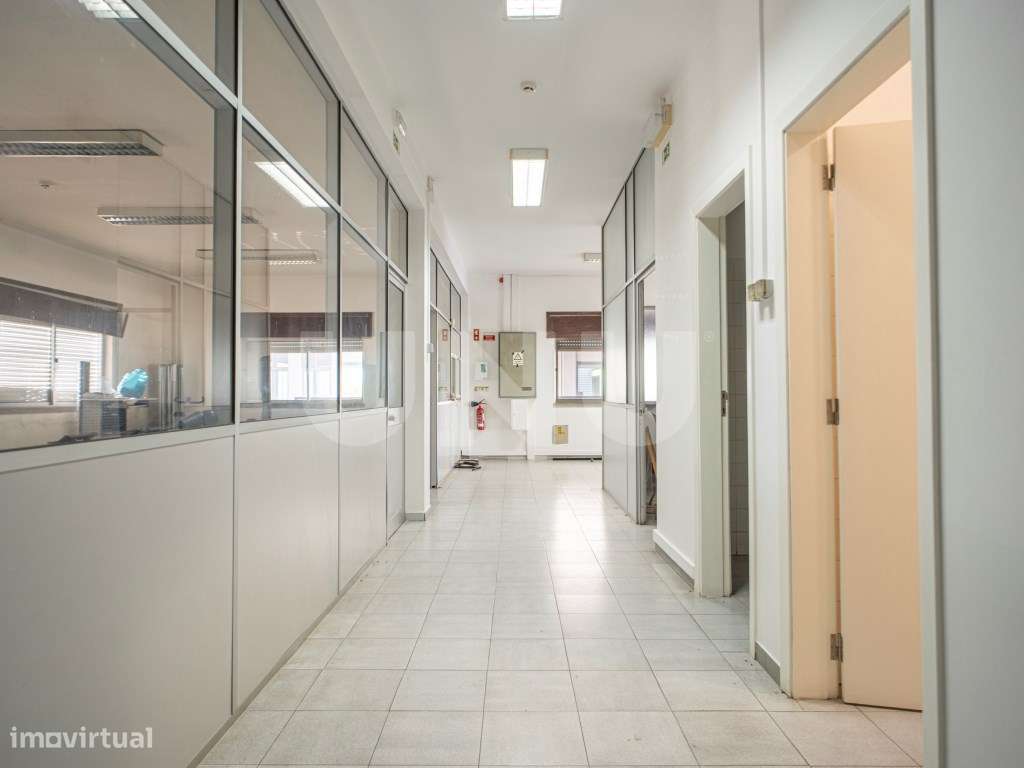 Pavilhão com 375 m2 de área - Zona Industrial - Grande imagem: 4/9