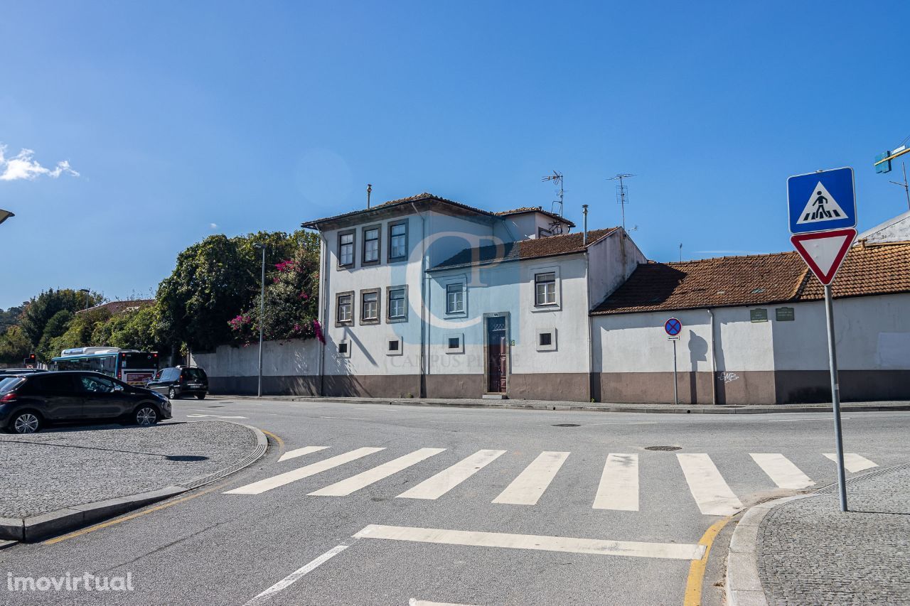 Prédio com P.I.P. aprovado, no Pólo Universitário S. João, Paranhos