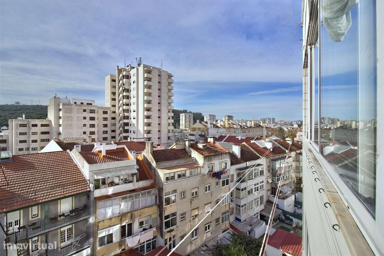 T2 em São Domingos de Benfica luminoso e arejado com ampla arrecadação-13