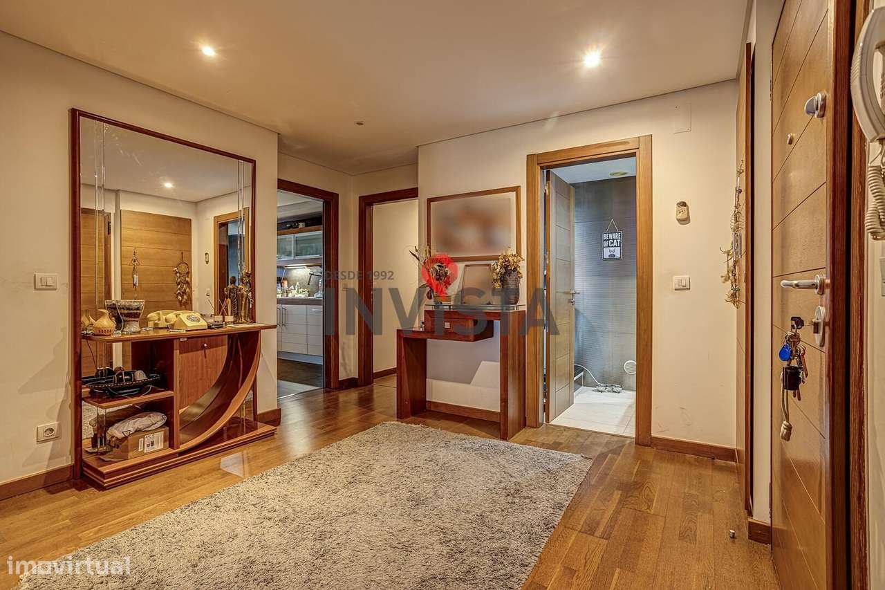 Apartamento T4 com 202,05m2 no Condomínio Fechado OMNIA IV-5