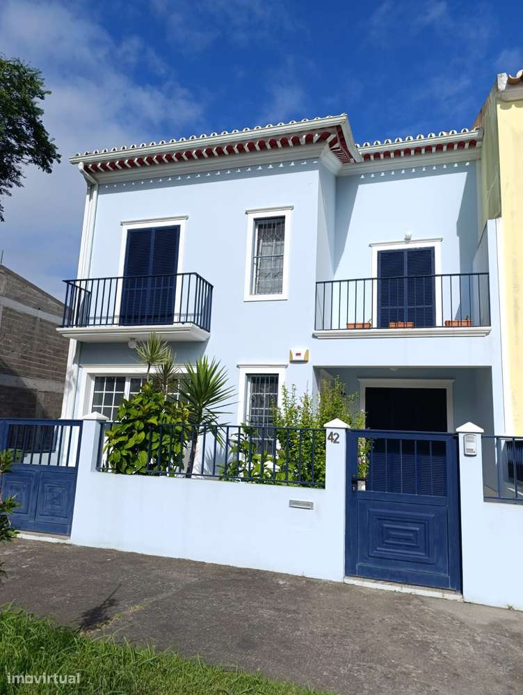 Moradia T4+1 em Ponta Delgada: Junto às Praias do Pópulo - Grande imagem: 2/43
