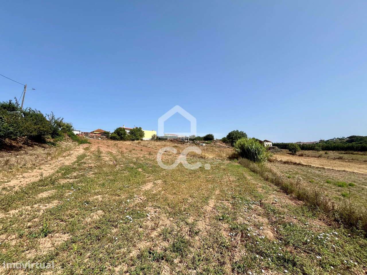 Propriedade mista com ruína e terreno fértil,  localizada nas Antas-21