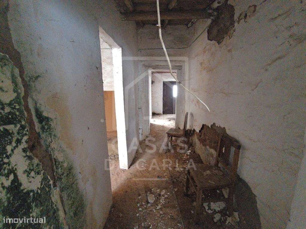 Moradia para recuperar em Faro do Alentejo-12