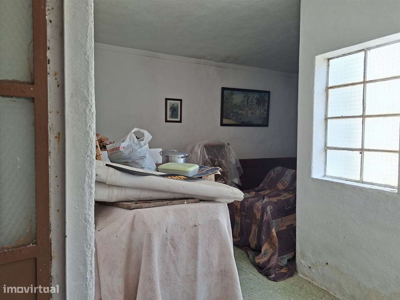 Propriedade Única com 2 Casas para Recuperação e Terreno de 2,6 Hectar-17