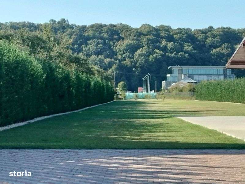 Teren + casa de vanzare Onesti, str Marasesti nr. 92B - Imagine principală: 4/7