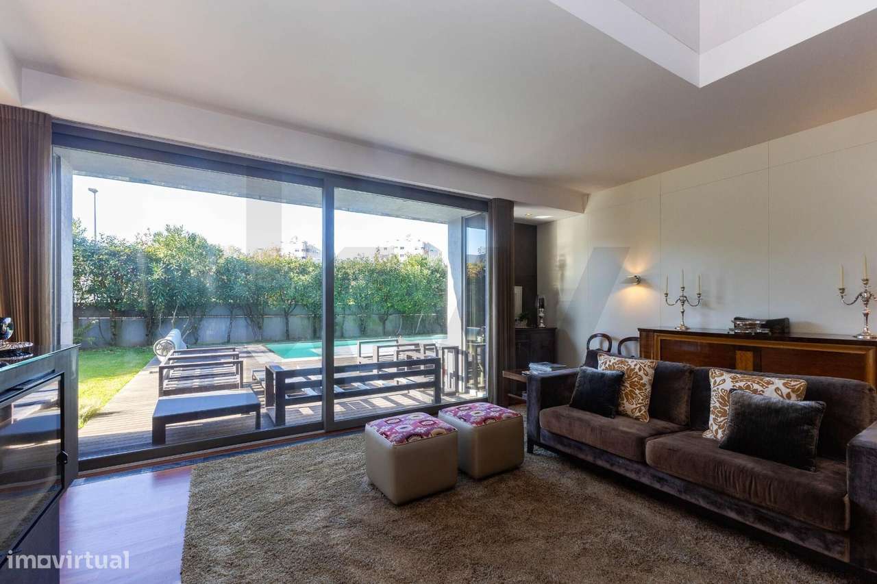 Fantástica moradia T3, com  jardim, piscina, situada em zona tranquila-12