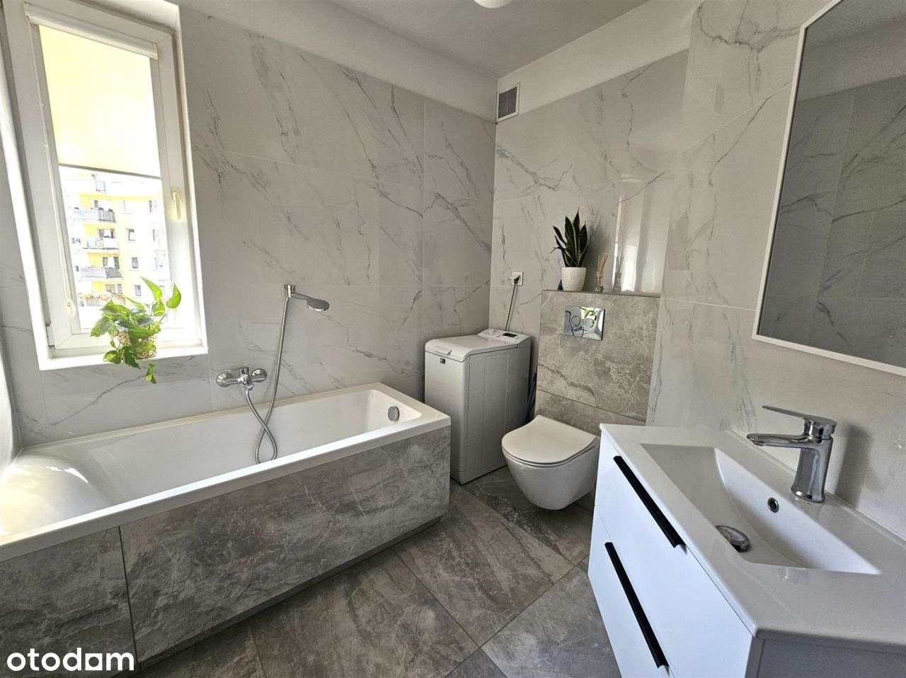 2 pokojowe dwustronne z balkonem, Piękne z 2009 r.-4