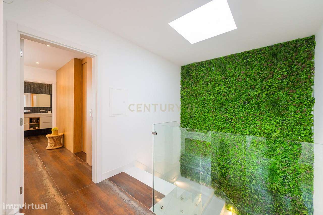 Excelente moradia geminada V4 em Urbanização nova na zona de Albarraqu-38