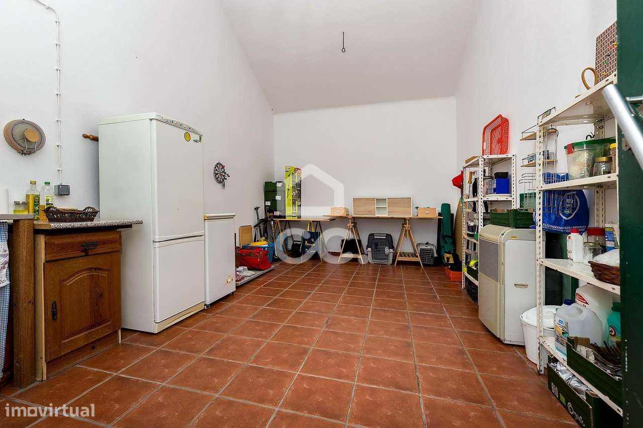 Quinta de 9250m2 c/ Moradia T4 térrea, anexo e armazém | Azaruja-20