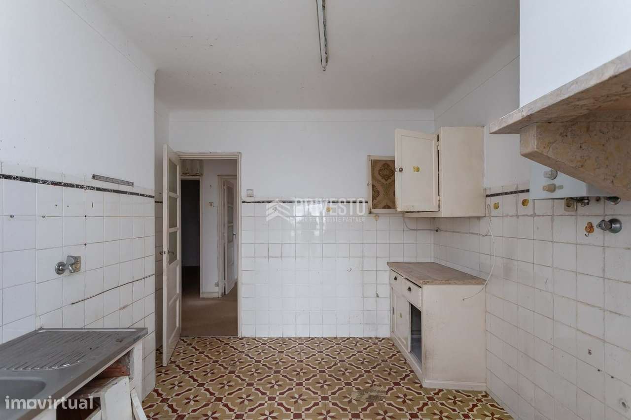 Prédio Devoluto com 3 Apartamentos | Lote 551 m² | Alcabideche-21
