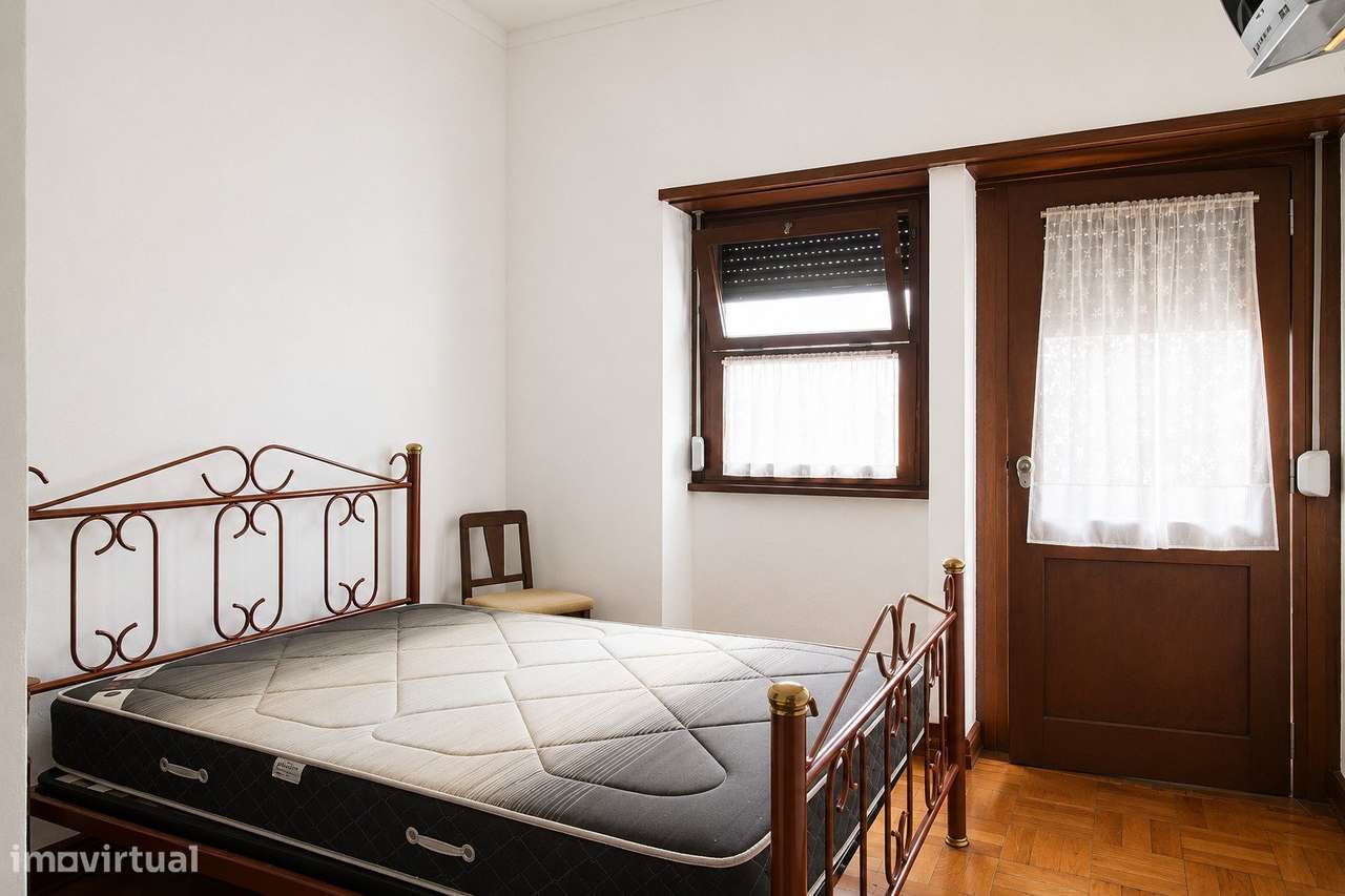 Moradia de Prestígio com T1 Independente, Terraço Panorâmico e Exce...-20
