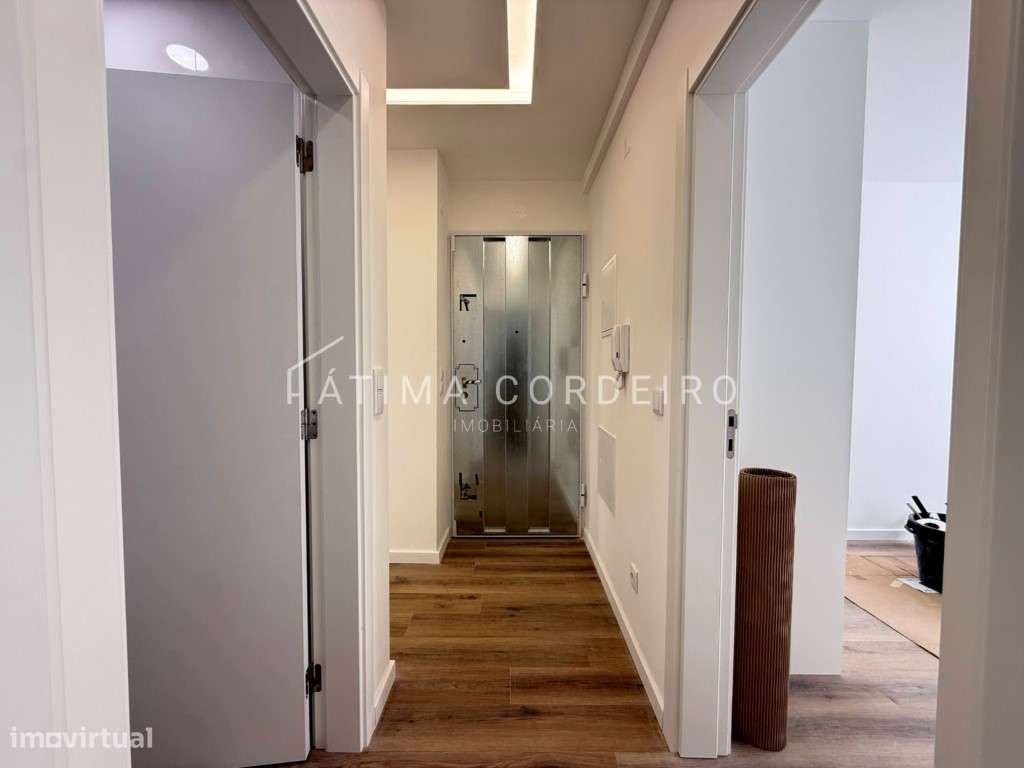 Fantástico T2 com 95m2 Remodelado com arrecadação no centro da Cost...-6