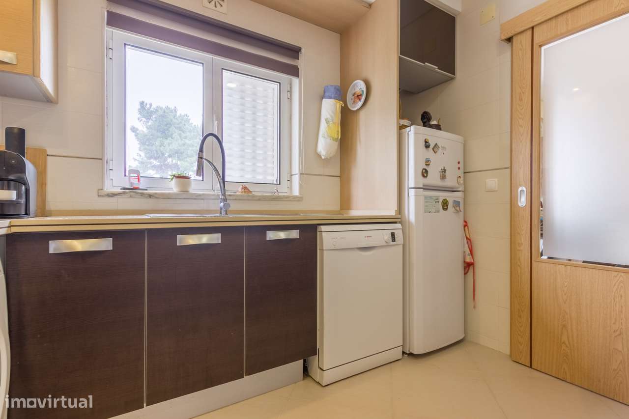 Excelente apartamento T2 duplex com terraço na  Quinta do Conde-5