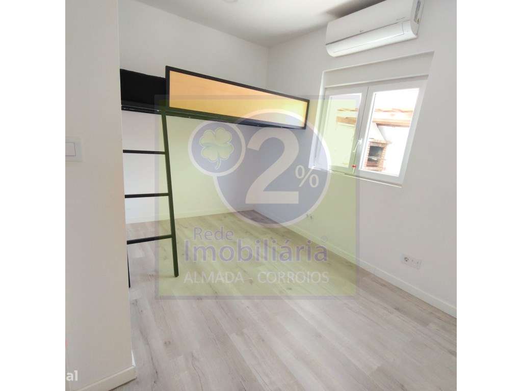 Moradia bem localizada, Charneca caparica-19
