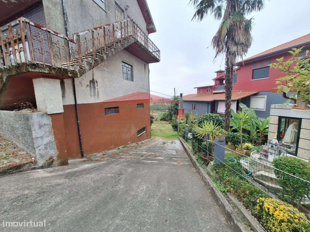 Terreno com moradia para demolir e construir apartamentos PIP aprovado - Grande imagem: 4/9