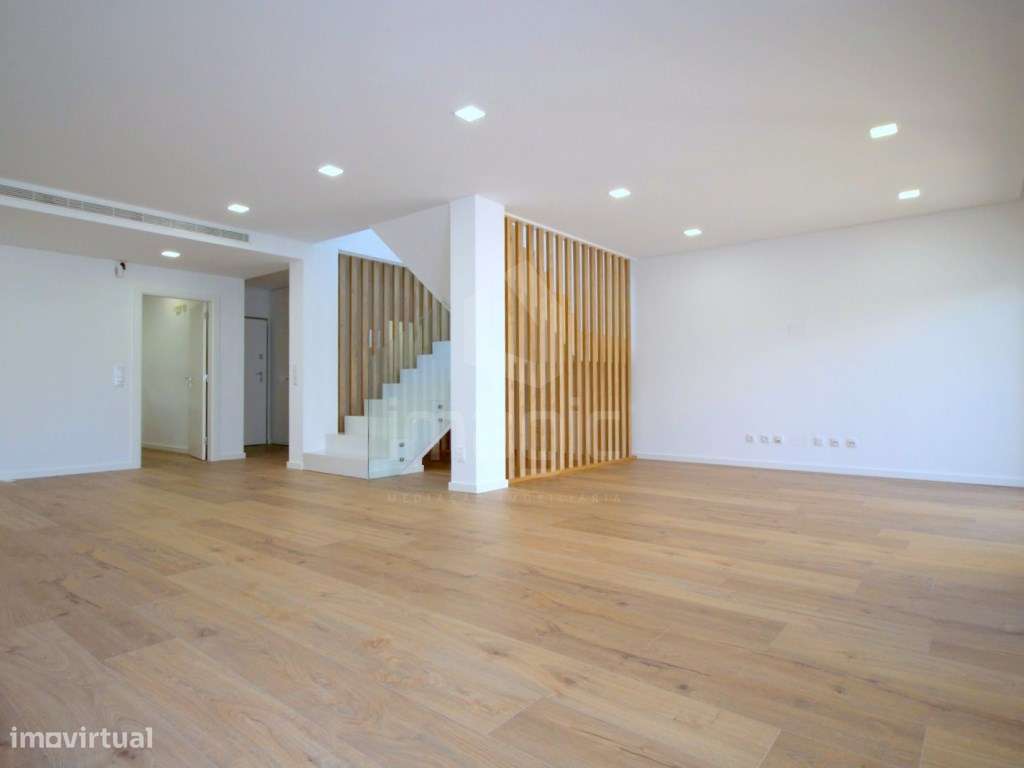 MORADIA T4 NOVA em LOURES - Grande imagem: 2/34