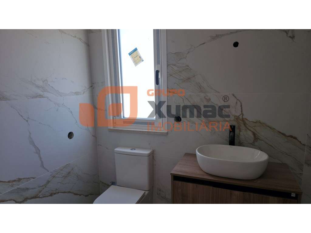 Moradia T4 Contemporânea c/ Piscina-19
