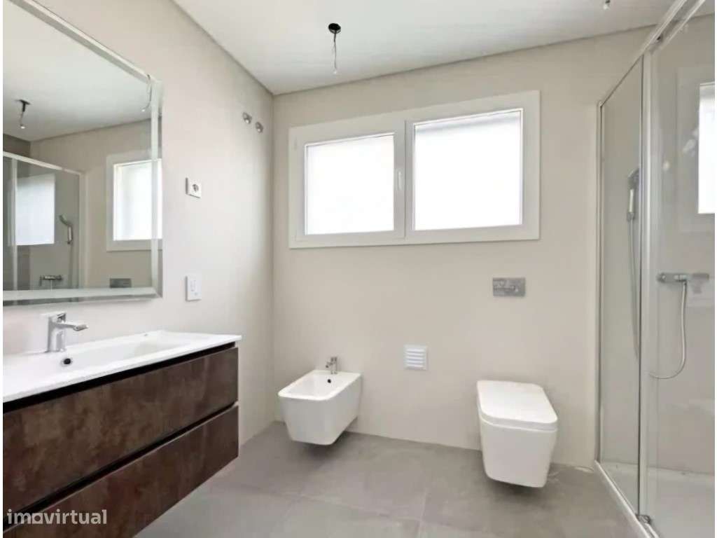 MORADIA T4 NOVA COM PISCINA - FERNÃO FERRO-4