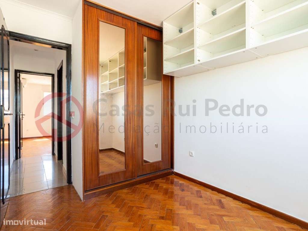 Apartamento T2 dúplex com vista rio, no Beato em Lisboa-20