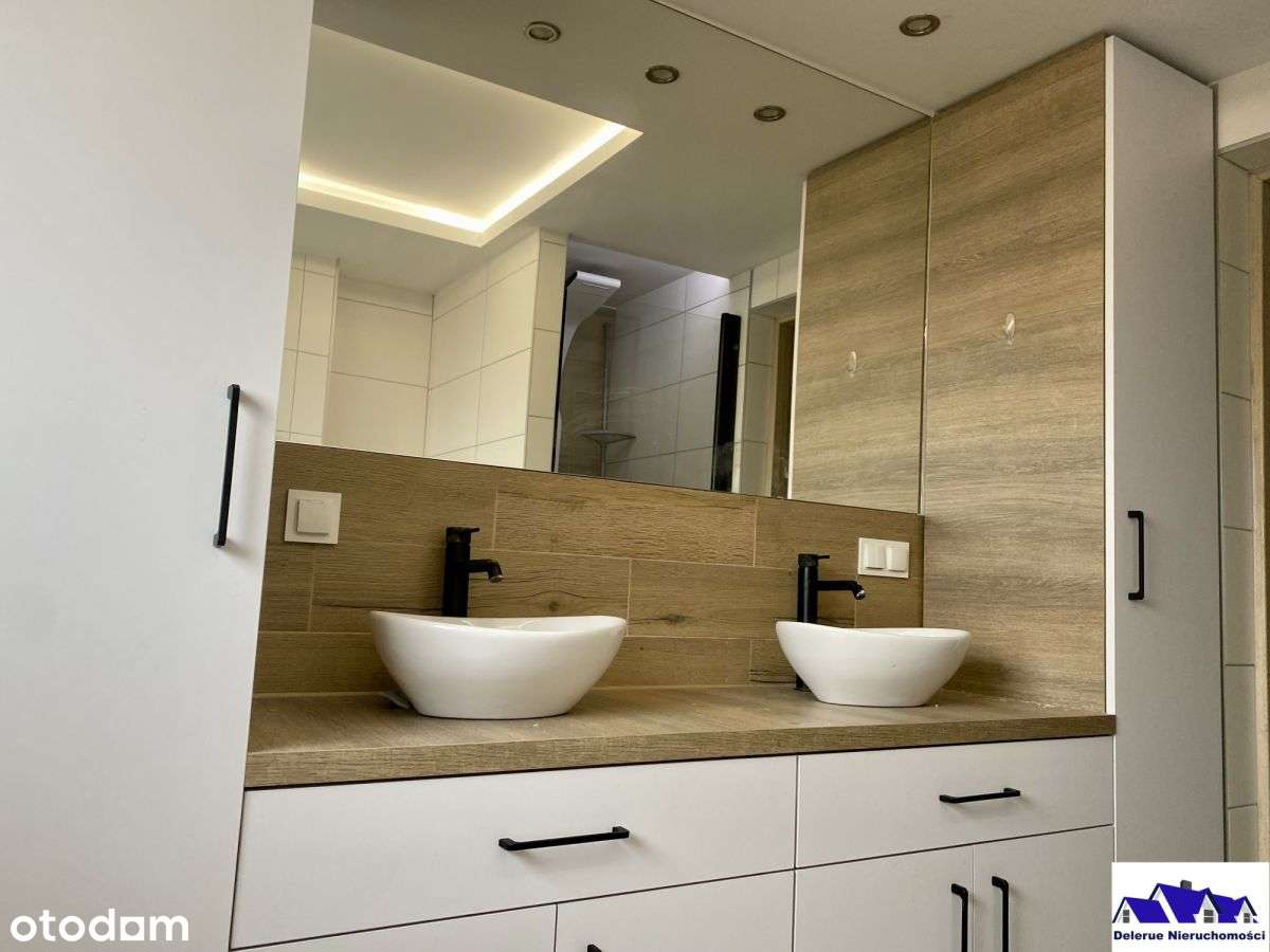 Duży dom wolnostojący wydzielone dwa mieszkania-13