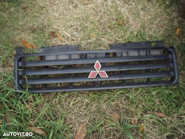 Grila Mitsubishi Pajero mk2 grila radiator Pajero 2 dezmembrez Pajero - 2