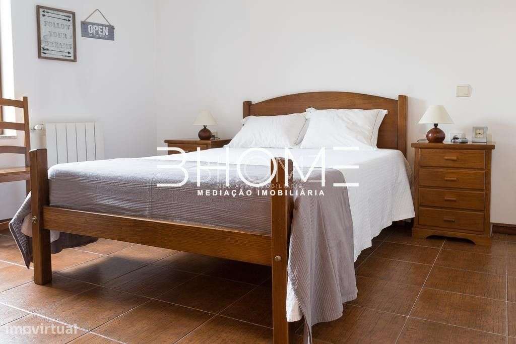 Propriedade com Casa em Pedra, T6, com piscina e campo de jogos-26