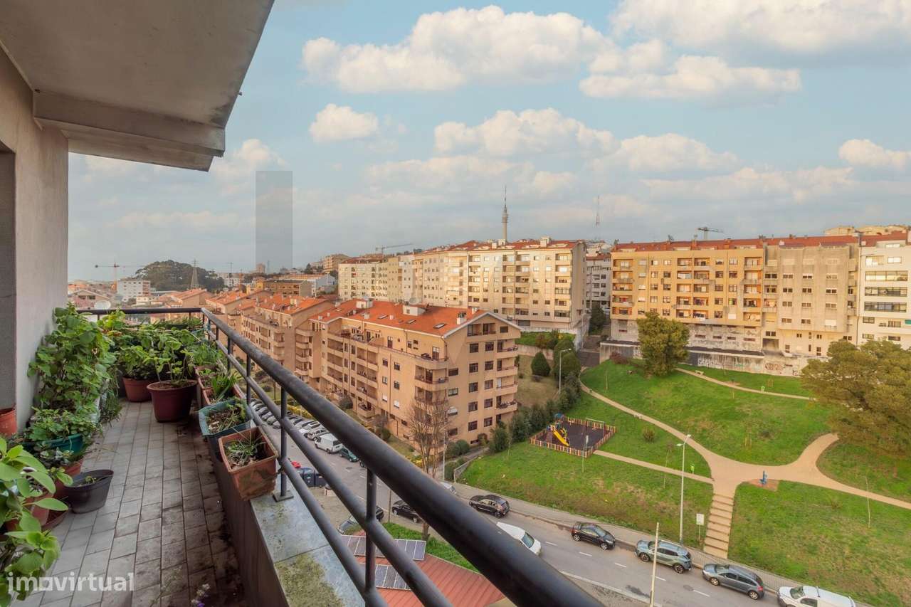 Apartamento T2 em Mafamude – Localização Privilegiada com Vistas Desaf-29