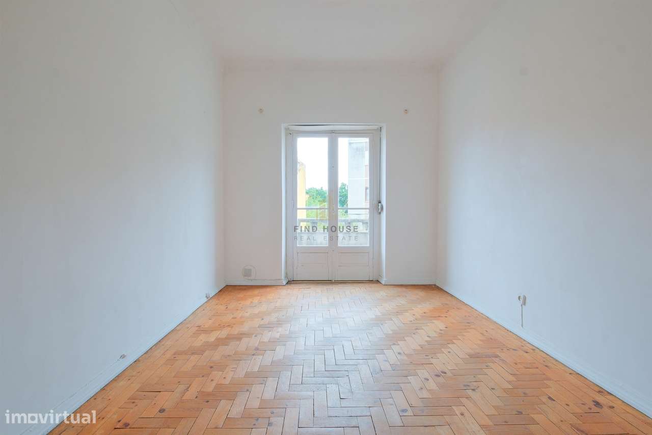 Apartamento T2 para remodelar no centro de Paço de Arcos-3