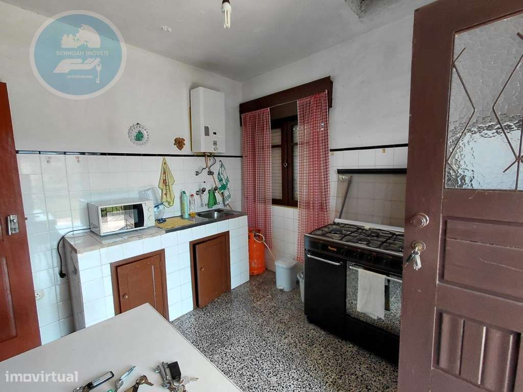 Casa Geminada T3 com Terreno Outerinho, Cabeceiras de Basto-12
